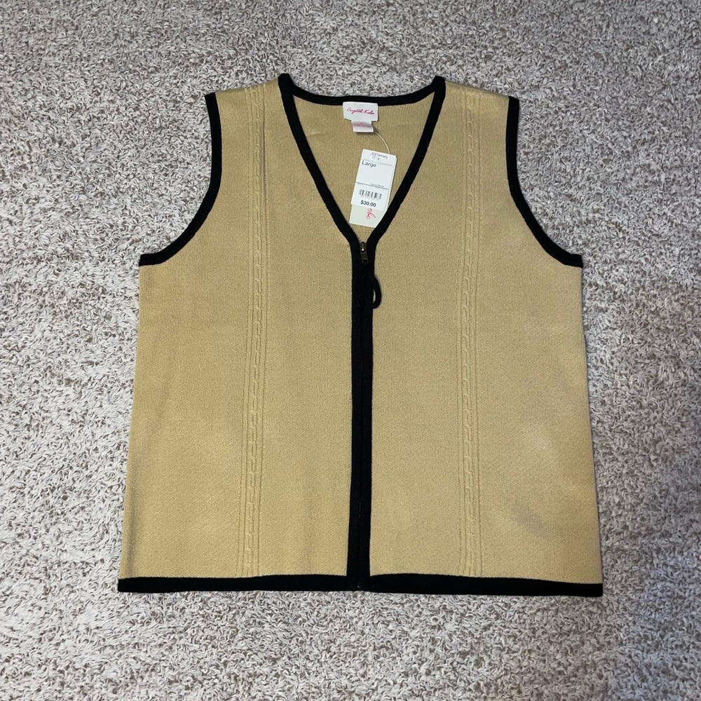 NWT Crystal Kobe camel/black sweater vest in size large
